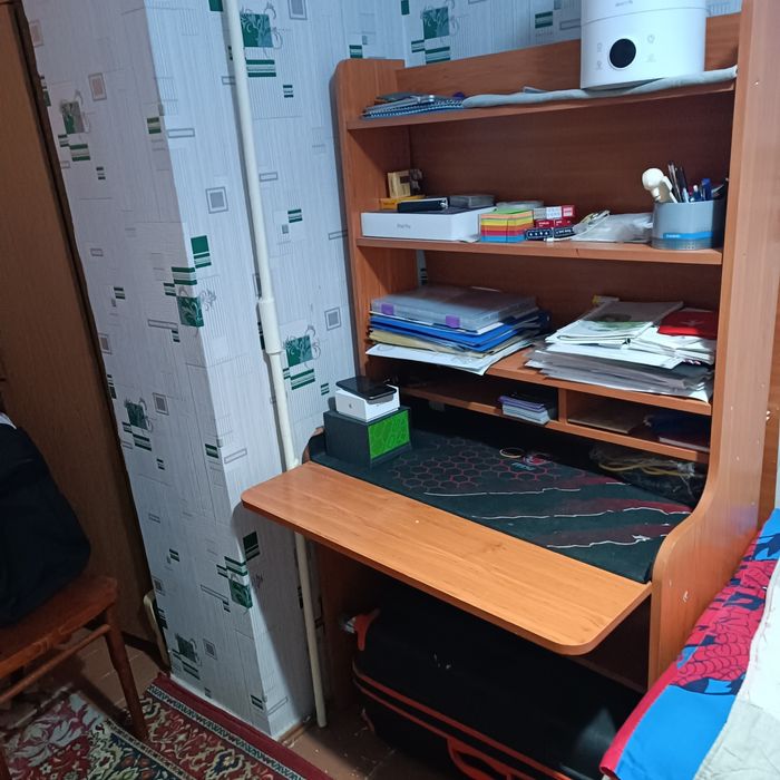 Письменный стол -парта.