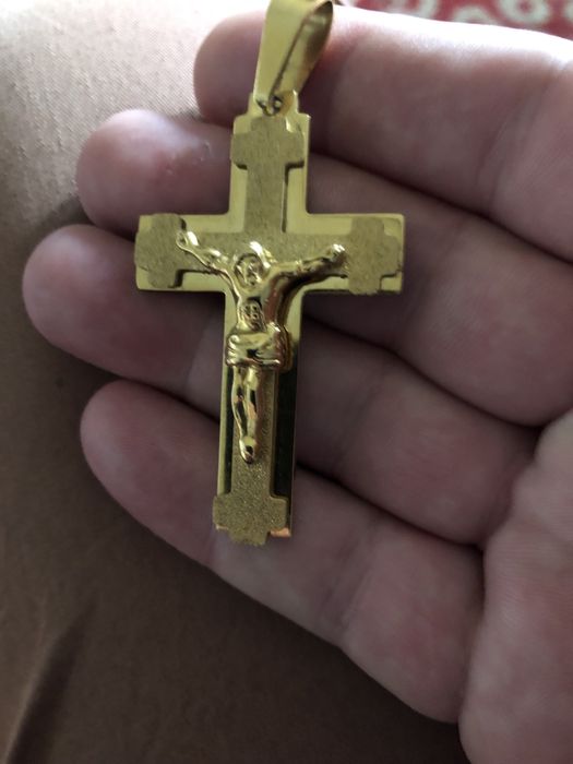 Bijuterie.Cruce (placata)forjata cu aur de 18K.Negociabil