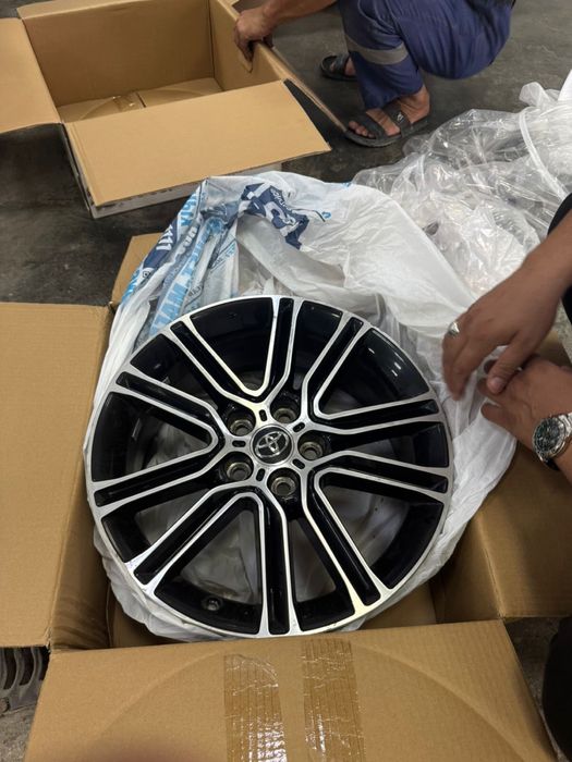 Продаю лимитированные диски на тойота камри 55 se special edition