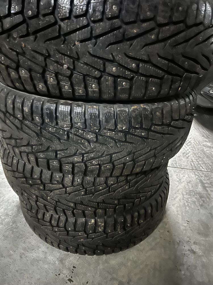 Комплект зимних шин Nokian Nordman 7 SUV 265/70 R17 115T с шипами