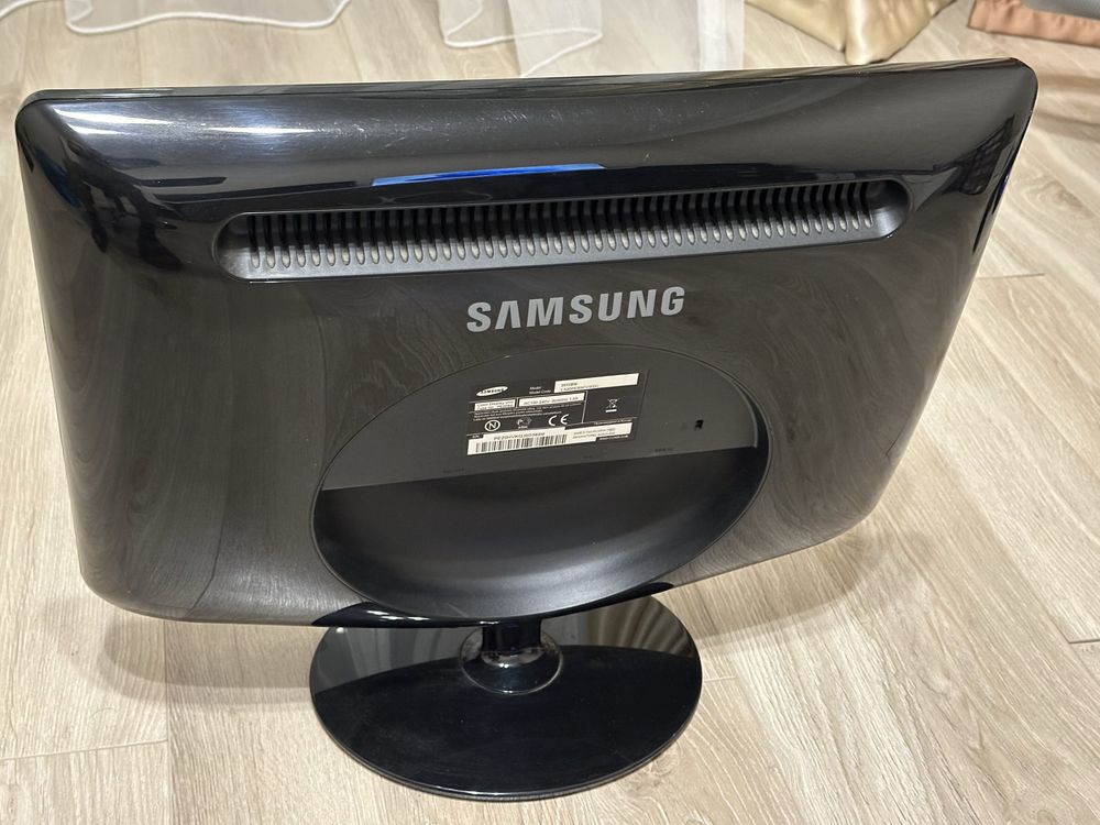 Продаю монитор Samsung 2032BW