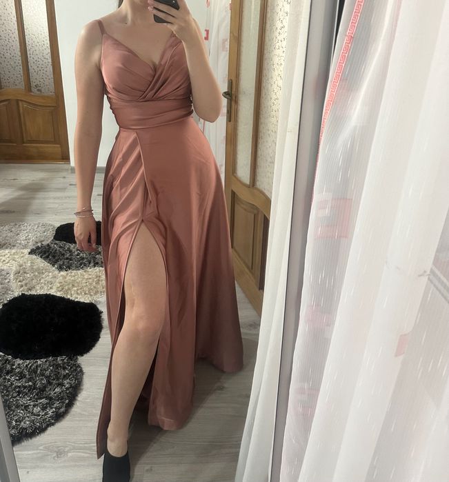 Vând rochie lungă roz plămâniu, mărimea 36-38