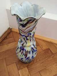 vaza multicolora sticla alba si picaturi colorate mare