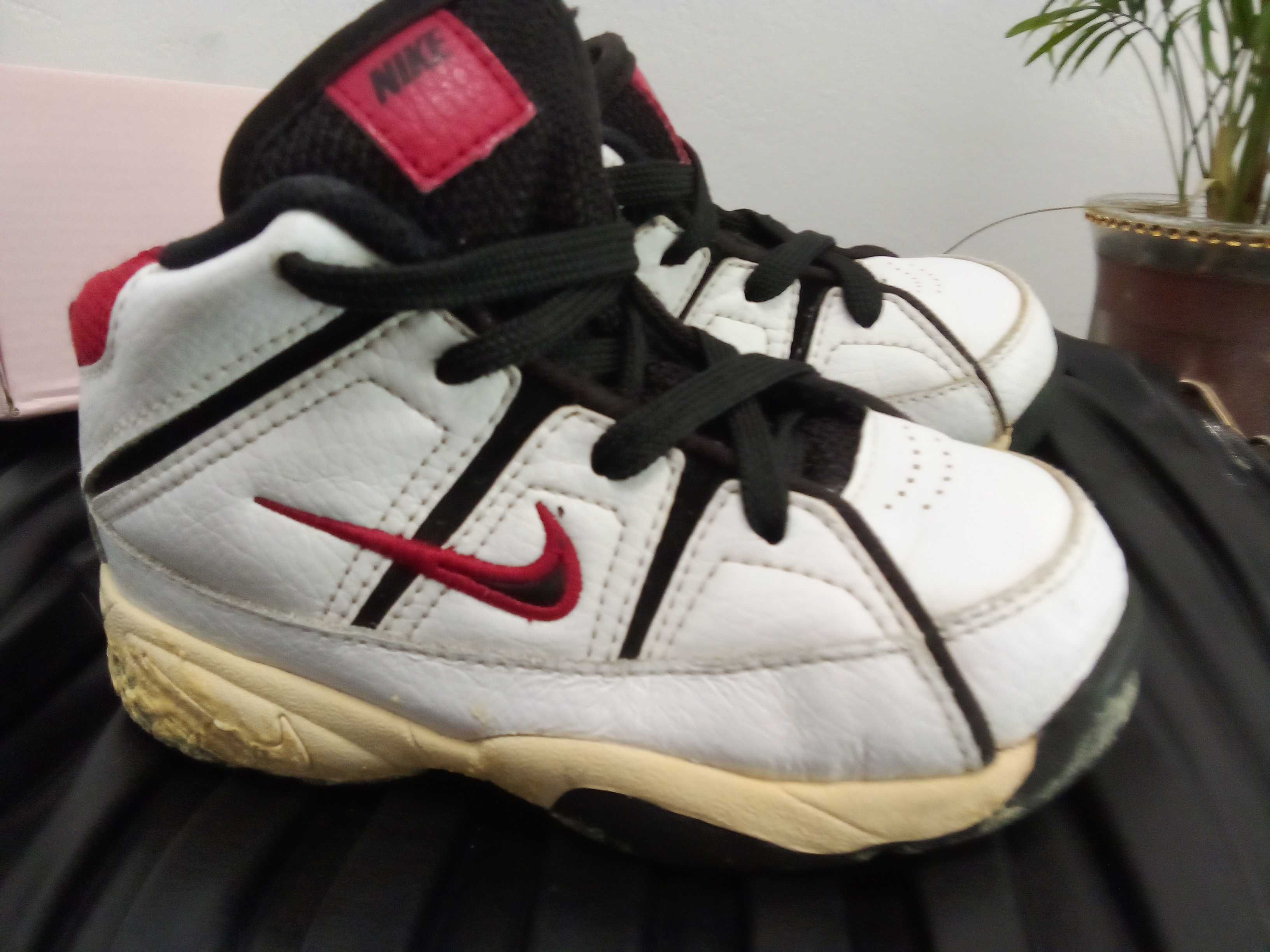 Кожени кецове Nike 24 н-р - 8 лв.