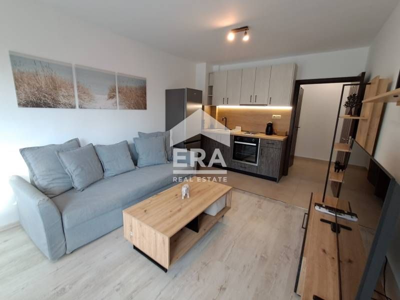 Тристаен, ексклузивен, обзаведен апартамент под наем, в к-с Вива, кв.