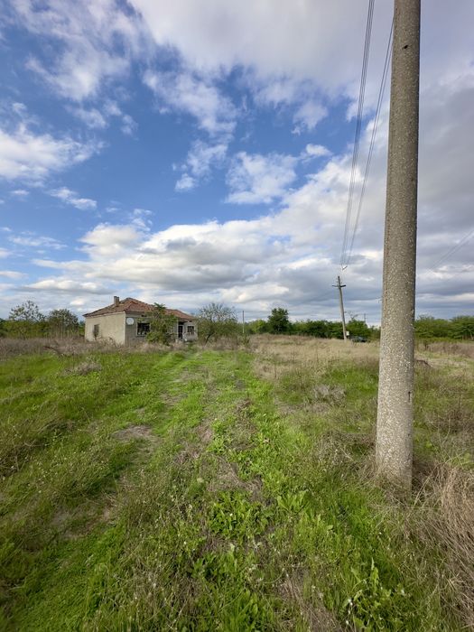 Къща с двор в село Преспа