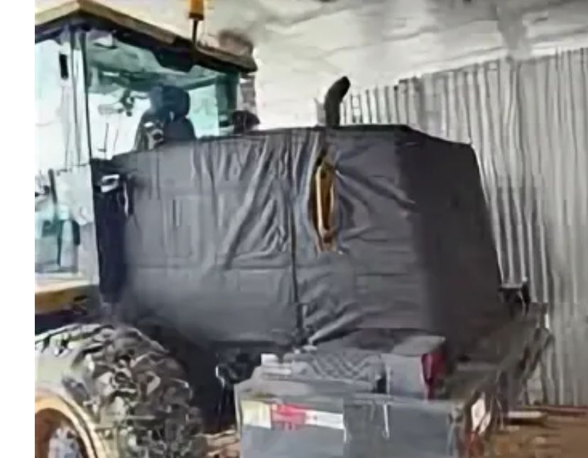 Продам новый чехол утеплитель на погручик т930 , покупали за 90 тыс ,