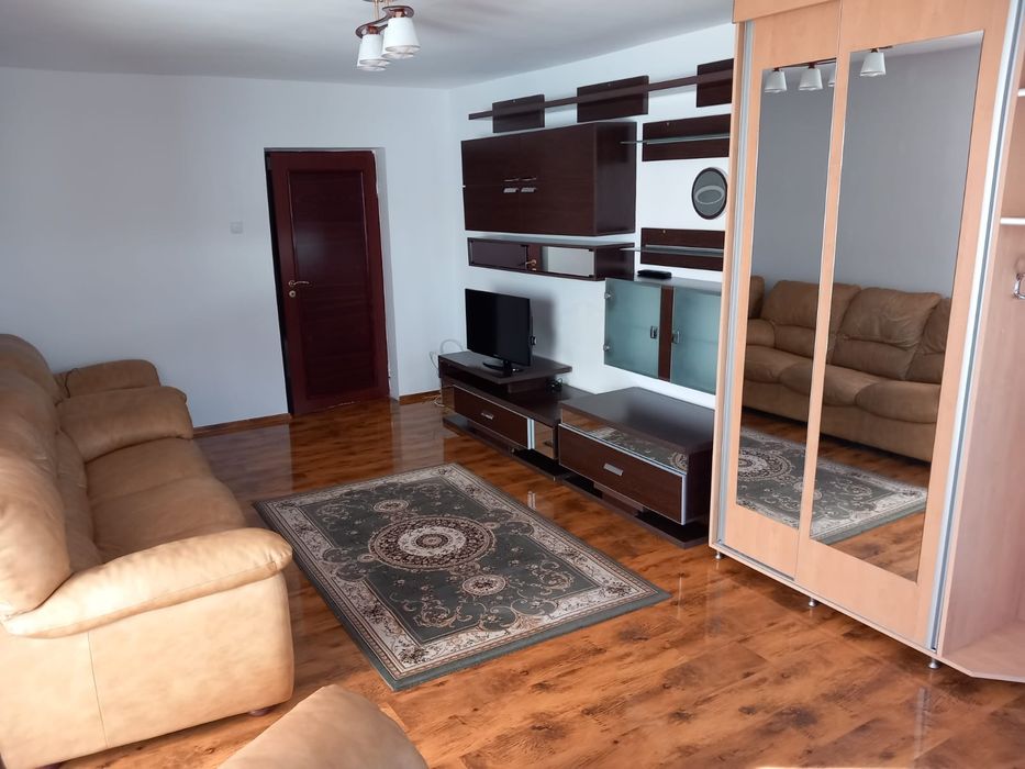 Închiriez apartament ultracentral etaj 2 cu vedere la parcul central
