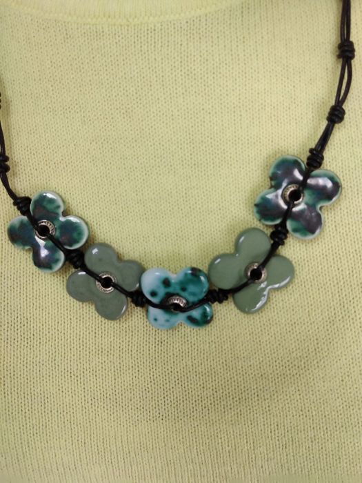 Колиета от керамика, ръчна изработка