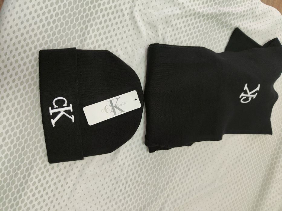 Set Fular Calvin Klein + Căciulă CK / Unisex Negru