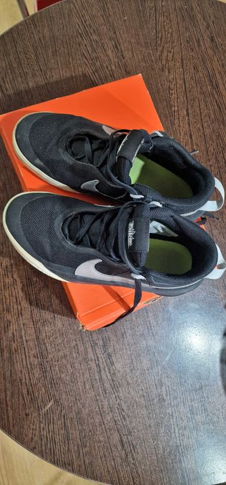 Nike HUSTLE D 10 marimea  37.5
