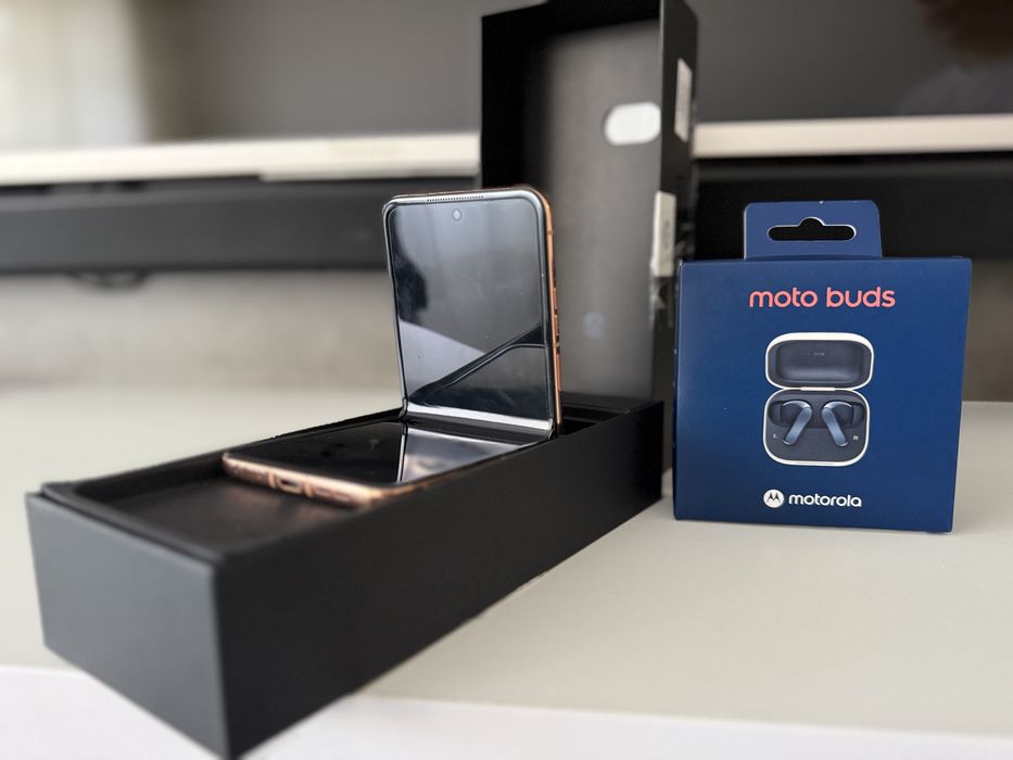 Motorola Razr 50 Ultra Peach – Stare excelentă, ca nou!