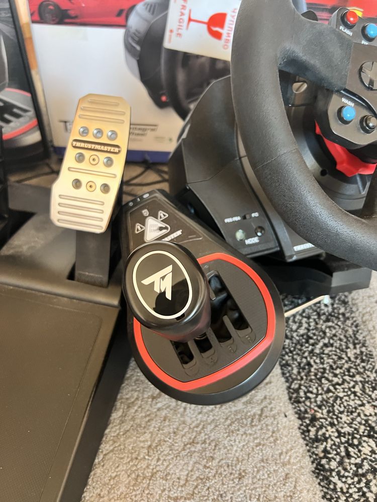 Волан и лост за игри Thrustmaster t300 ferrari alcantara