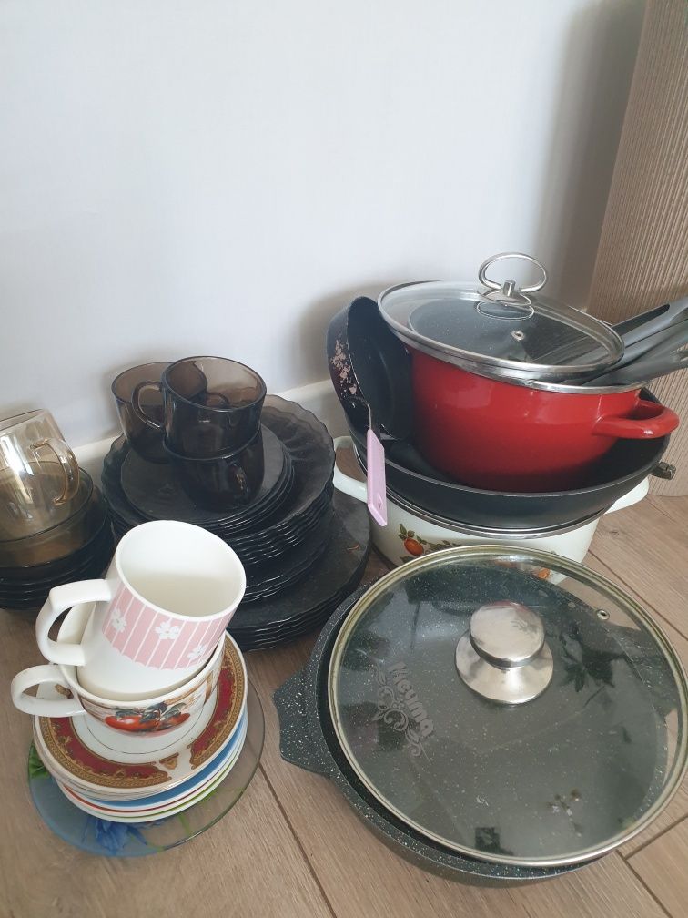 Кастрюля, сковородка, жаровня и посуда столовая