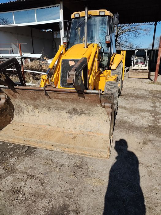Terasamente curți-Decopertare, Nivelare , compactare-Bobcat -Excavator