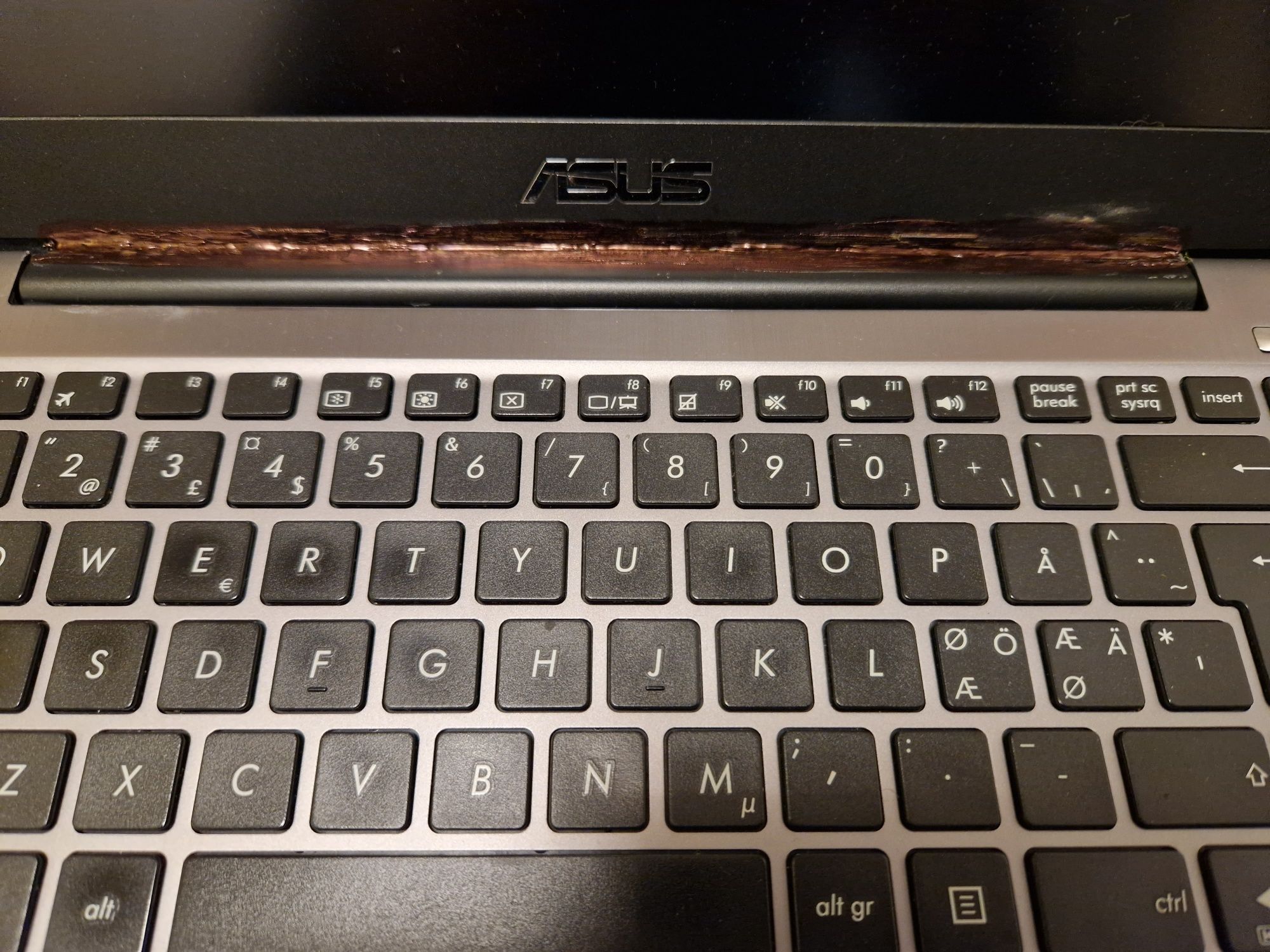 Laptop Asus e403s