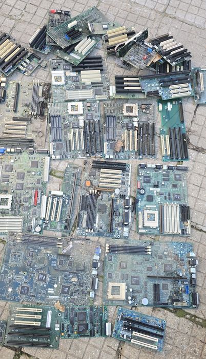 Продавам лаптопи и платки за скрап