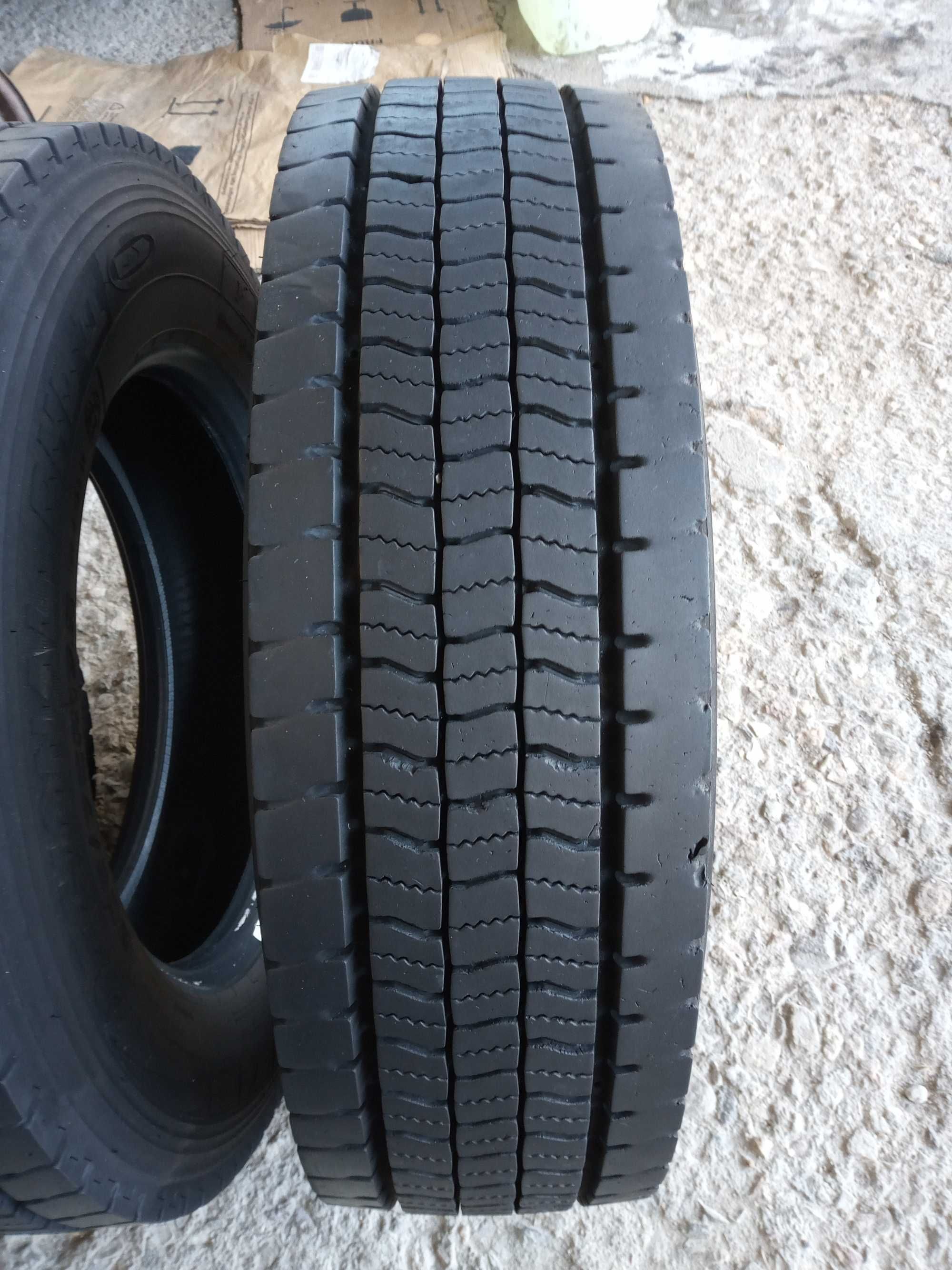 2 тежкотоварни гуми R17.5 205/75 Goodyear Regional RHD2 124/122M M+S