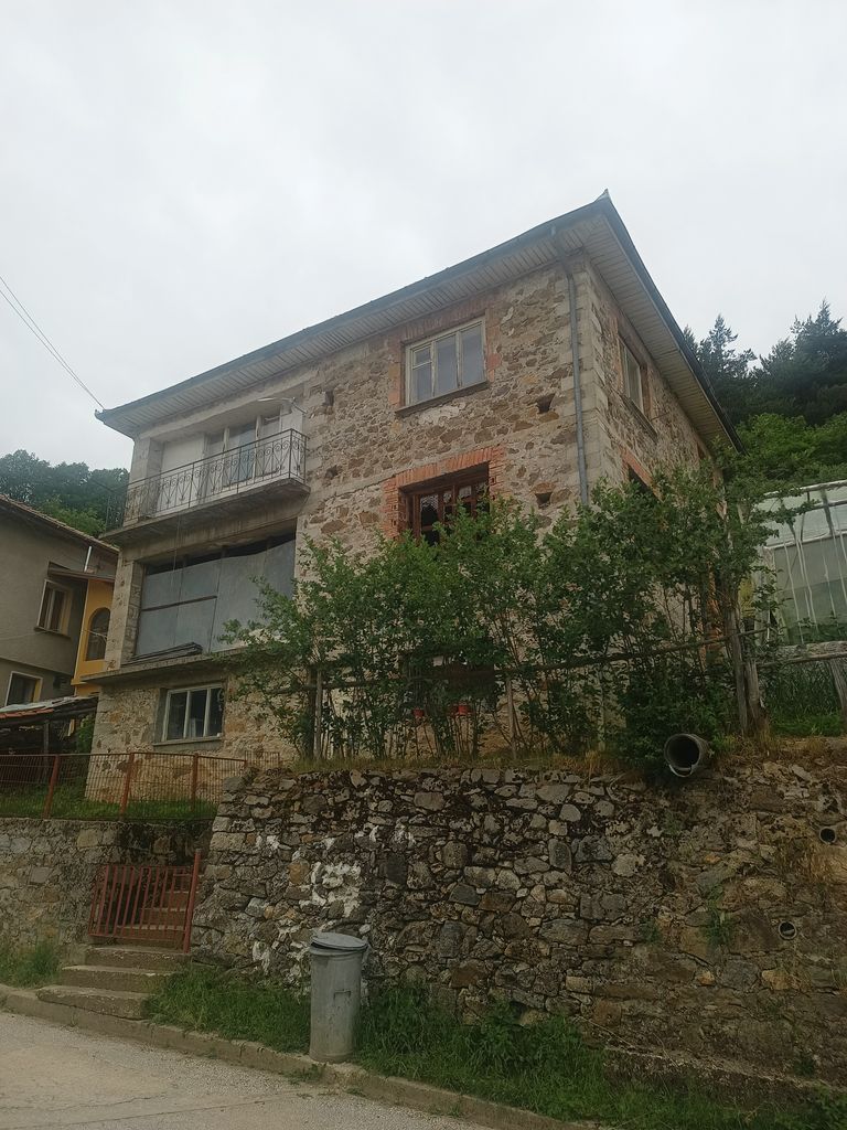Продава се Къща в с. Сивино, Област Смолян - 200 кв.м за 135 €/кв.м - Снимка #1