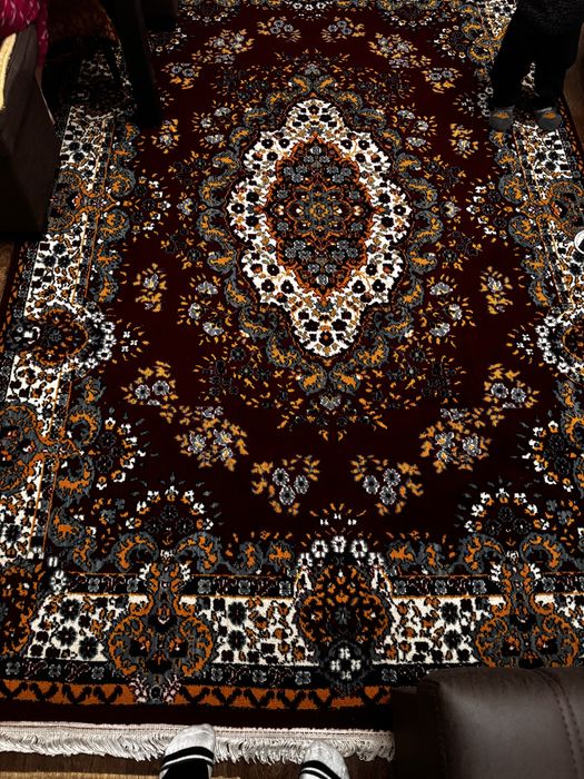 Продается ковер 3 на 1,80  в отличном состоянии