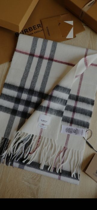 Fular bărbați Burberry model 2026-cașmir