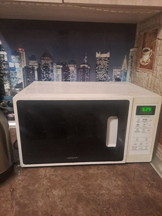 Продам микроволновую печь,программ много,все работает