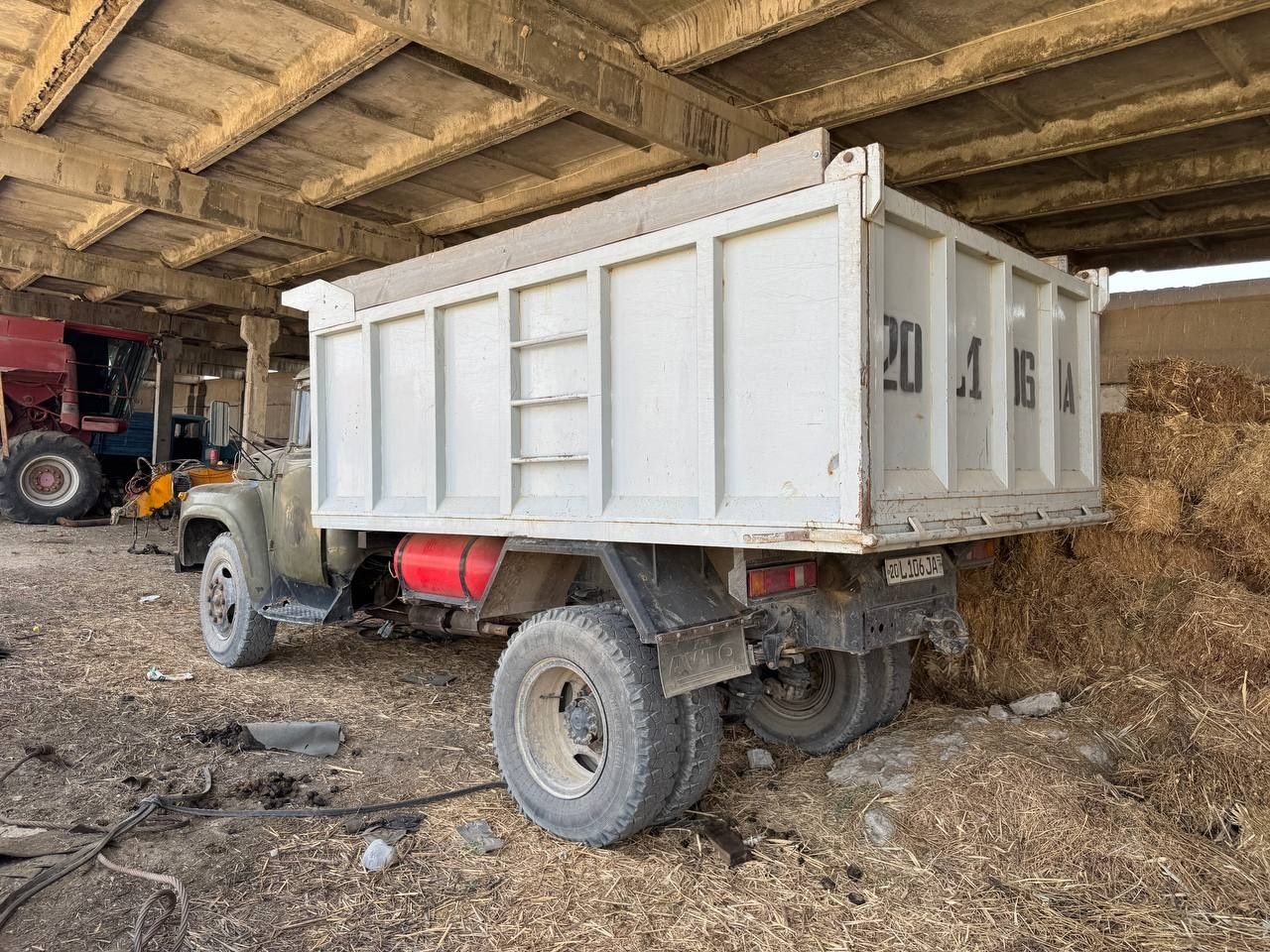 Zil 130 samasval sotiladi