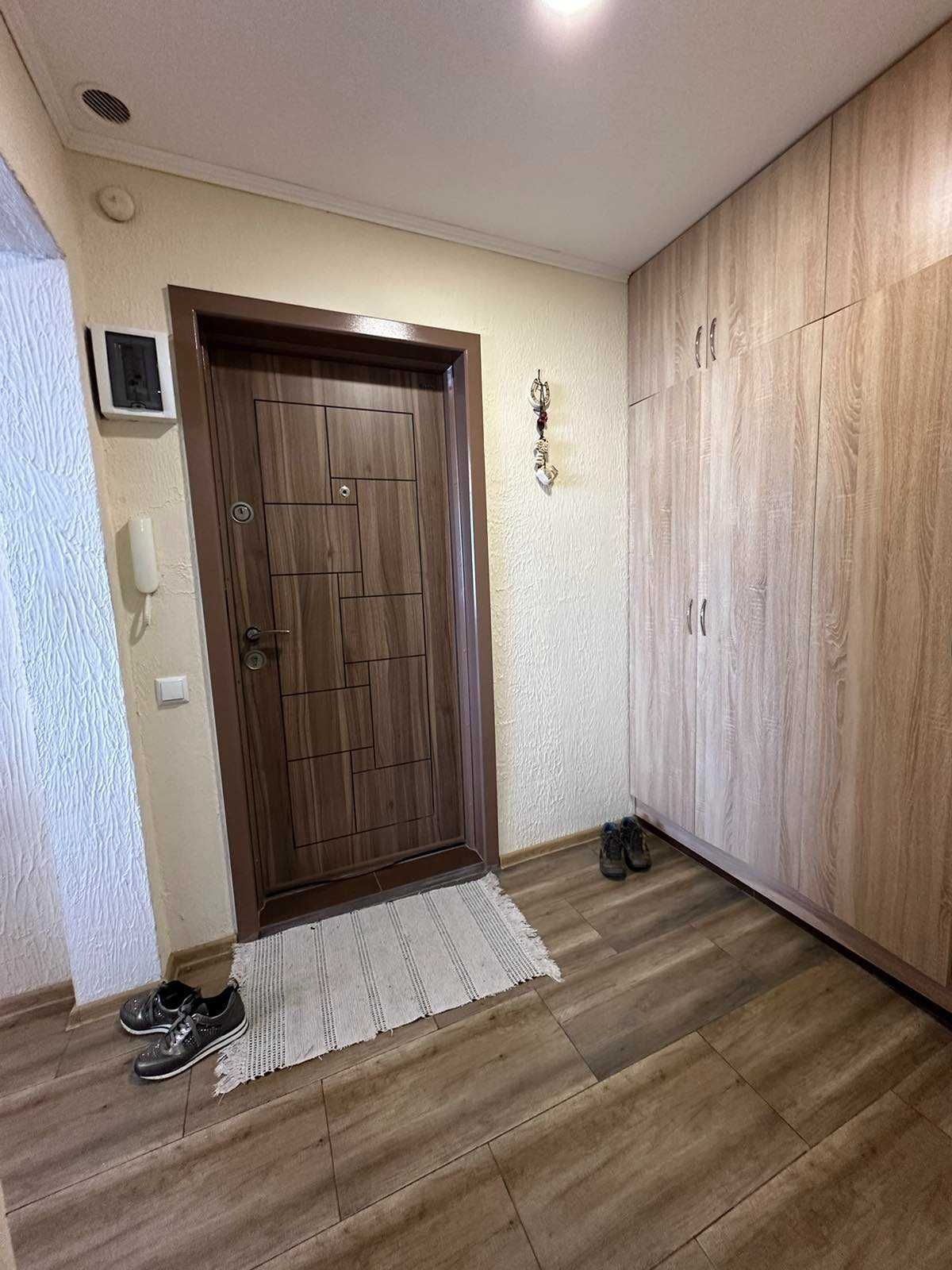 Зорница тристаен апартамент обзаведен