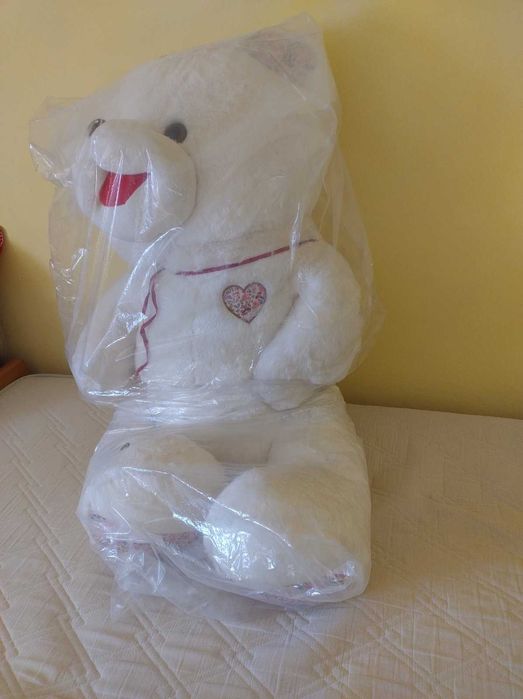 Голям плюшен мечо