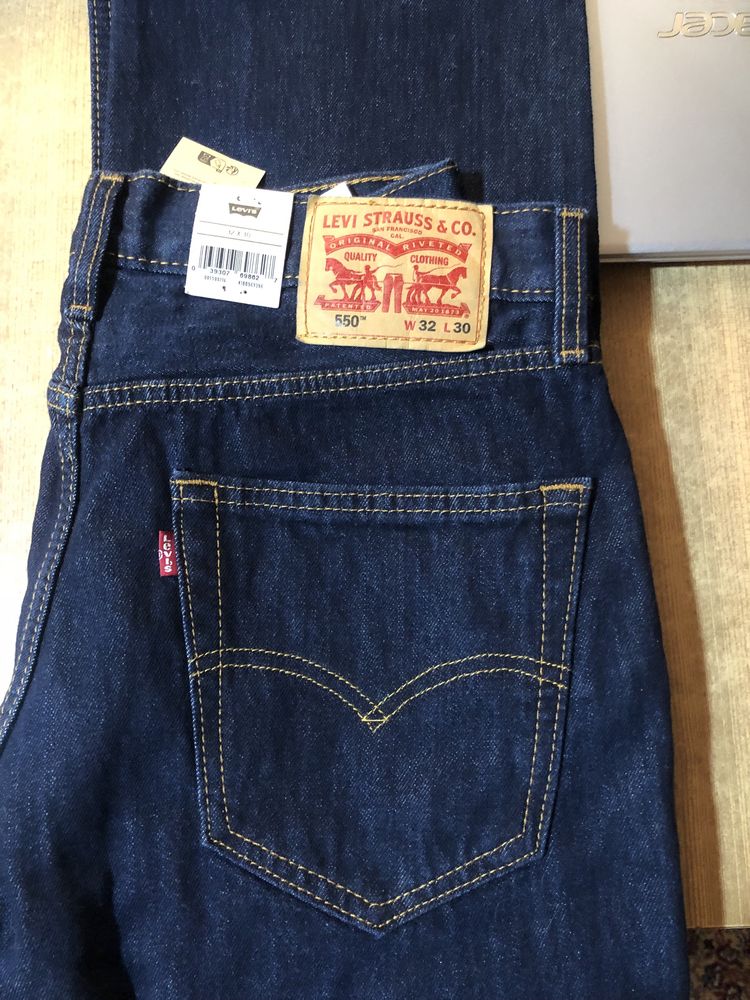 Джинсы LEVIS.   Модель 550