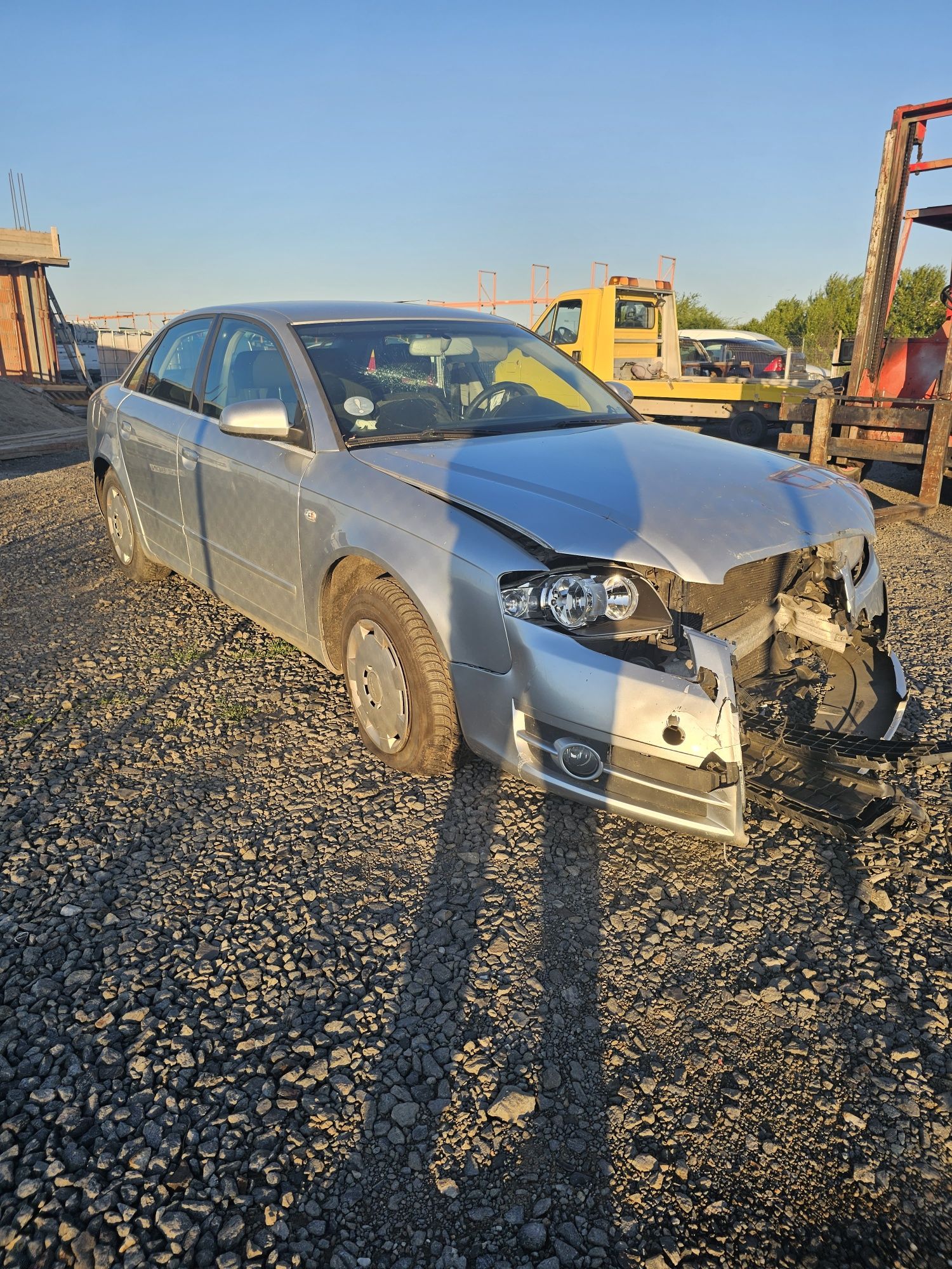 Dezmembrez,vand piese audi a4 ,b7 berlina 1,6 benzina