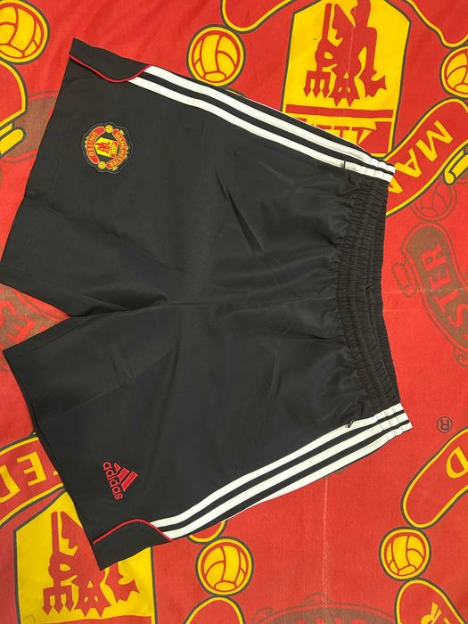 Продам нови шорти на Манчестър Юнайтед/Manchester United x adidas