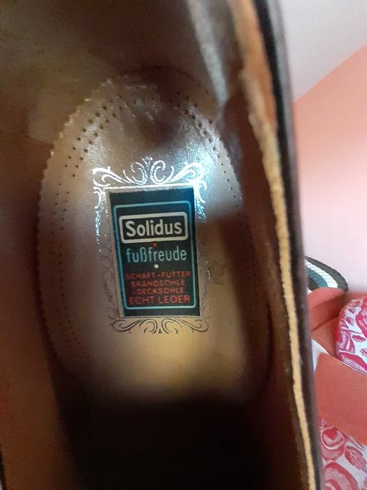 Pantofi  piele naturala.