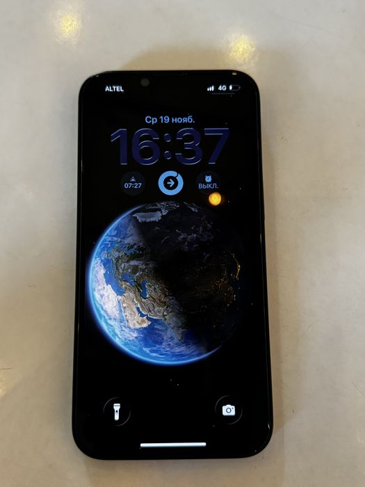 Продаю айфон 13