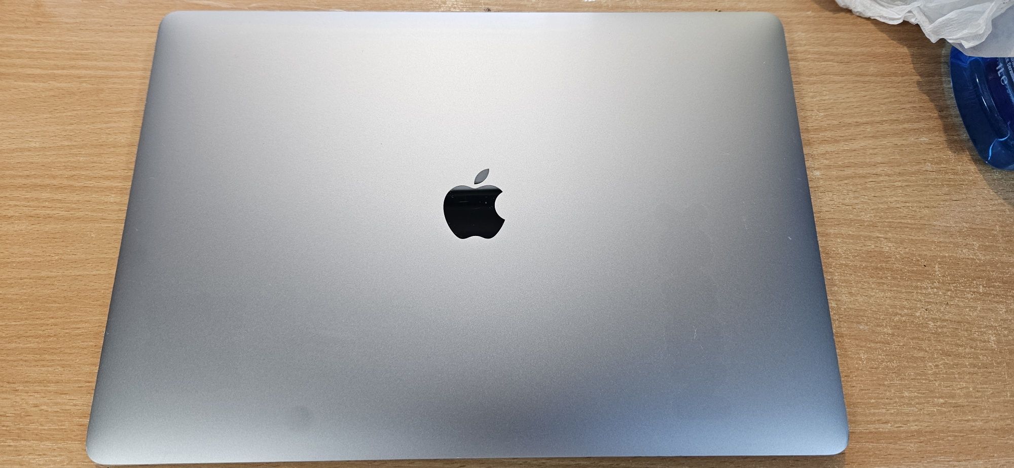 Macbook Pro A1707 ( Inteli7,512ssd,16gbram,radeonpro4gb)