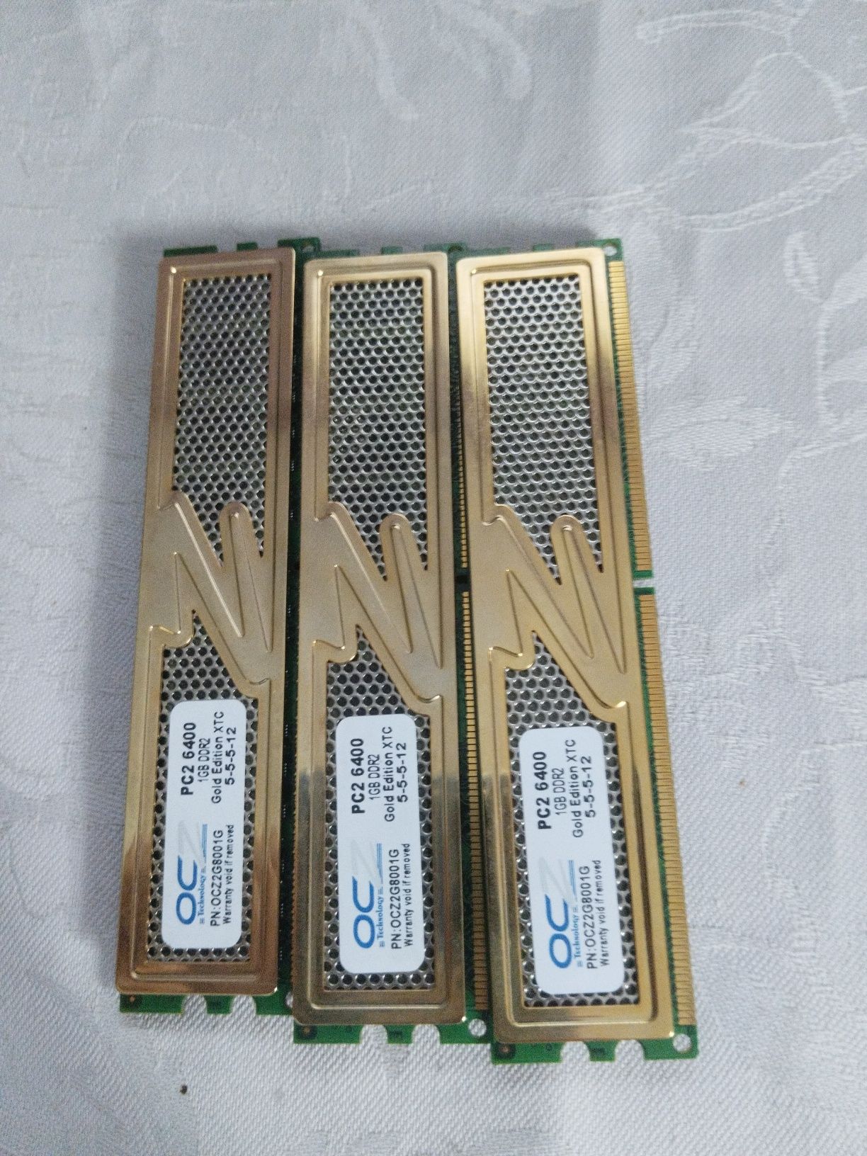 Оперативная память OCZ Gold DDR2 по 1 гб