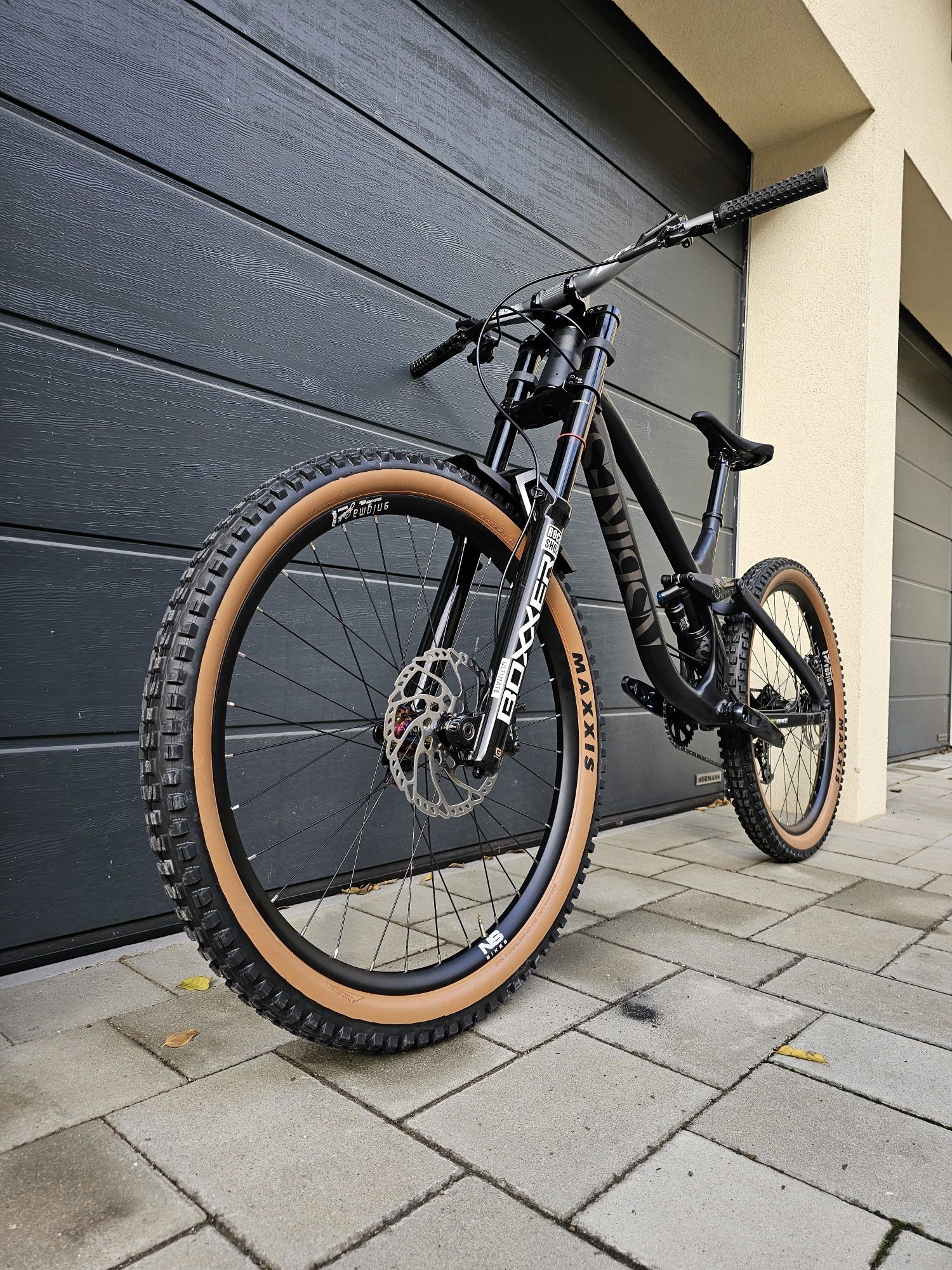 Bicicleta Downhill NS Fuzz L nouă