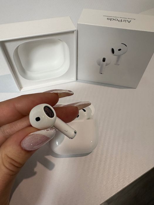 AirPods 4 with ANC - ОРИГИНАЛНИ Нови на 2 месеца.