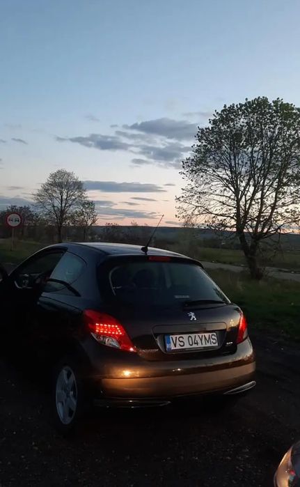 Vând Peugeot 207