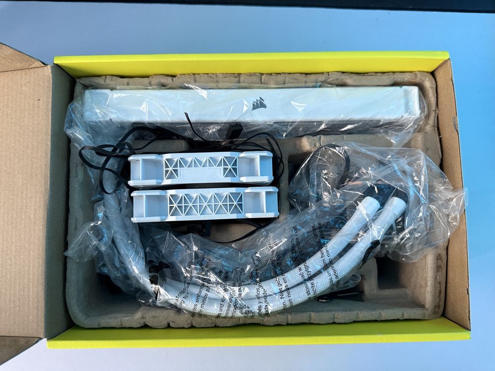 Водно охлаждане Corsair ICUE H100i ELITE CAPELIX