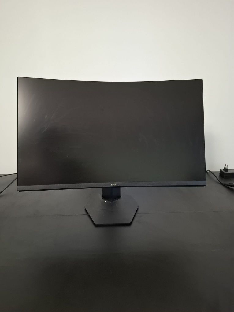 Monitor Dell 27 curbat Gaming 144 Hz