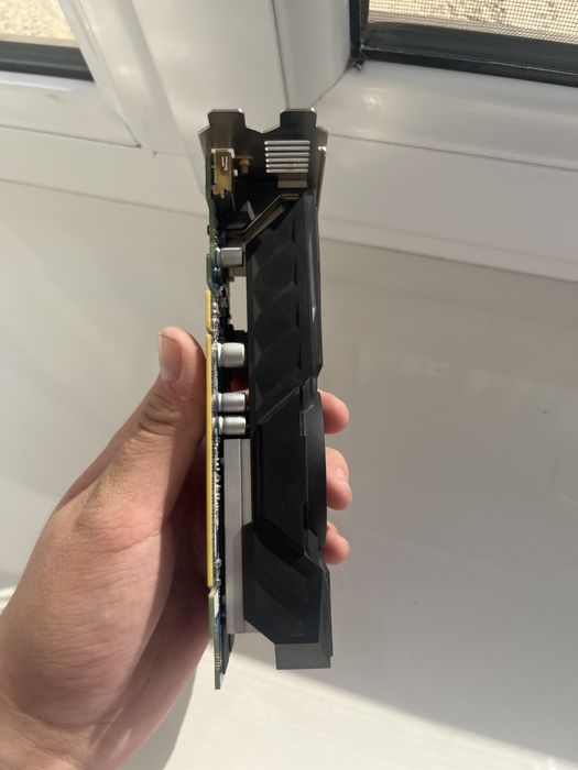 Продаю видеокарту *затычку* gtx 750ti