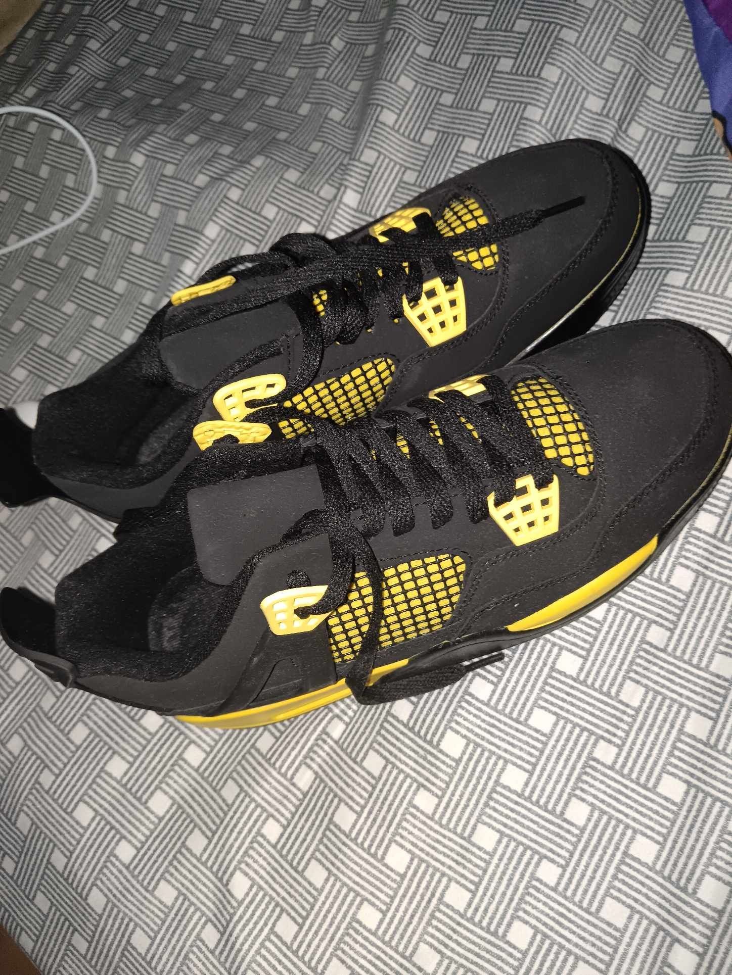 Adidași noi fără eticheta