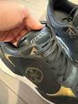 Vand adidasi Guess