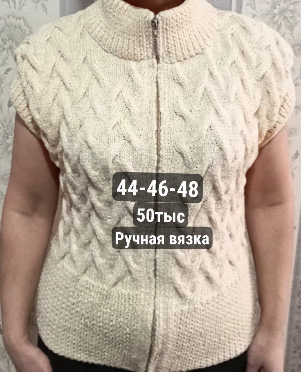 Продаеться одежда б/у размеры и цены на фото