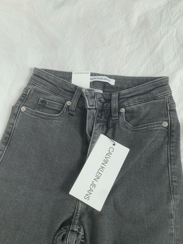 Calvin Klein W24 L32