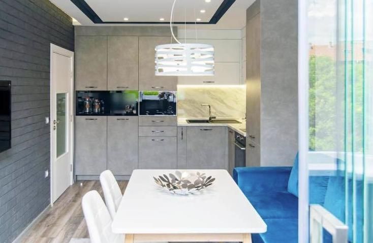 Дава се под наем Тристаен апартамент в Бургас, Център - 65 кв.м за 1020 € - Снимка #1