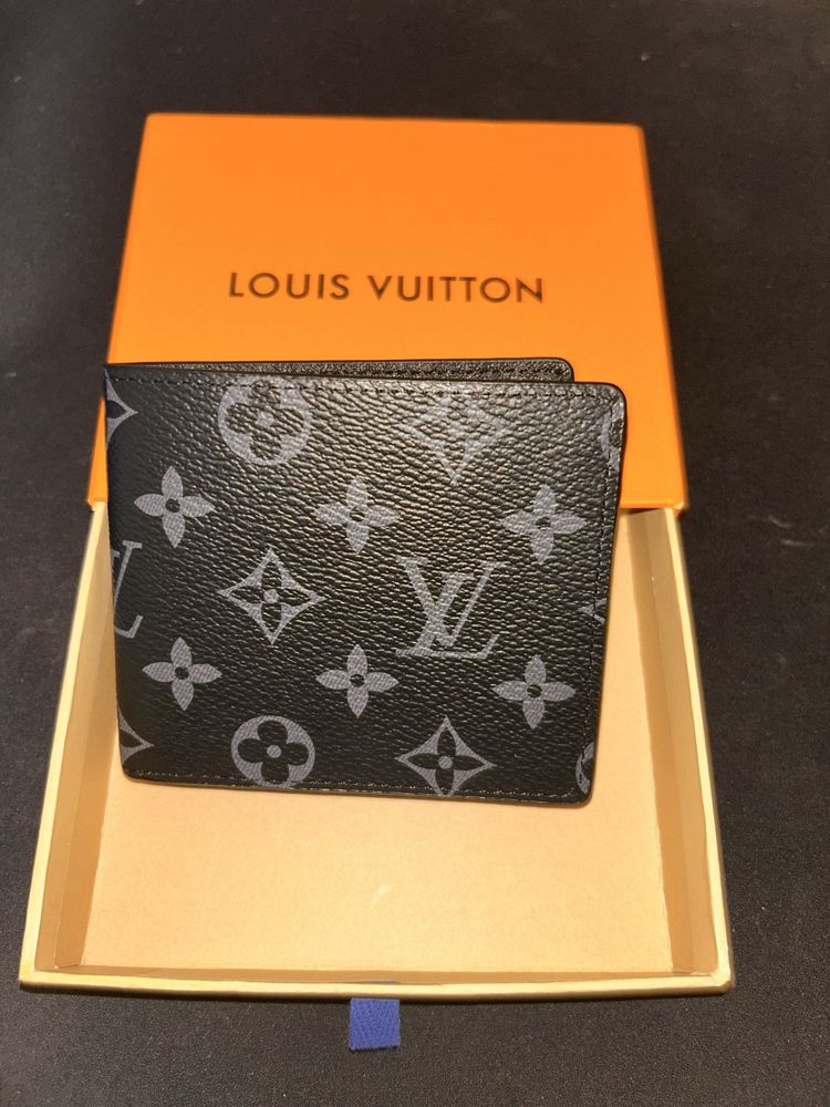 Louis Vuitton портмонета