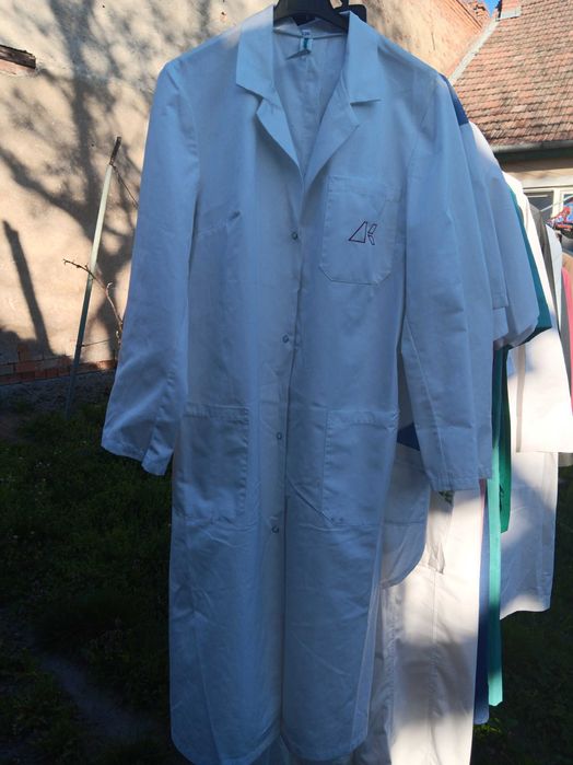 Vand halate albe si colorate