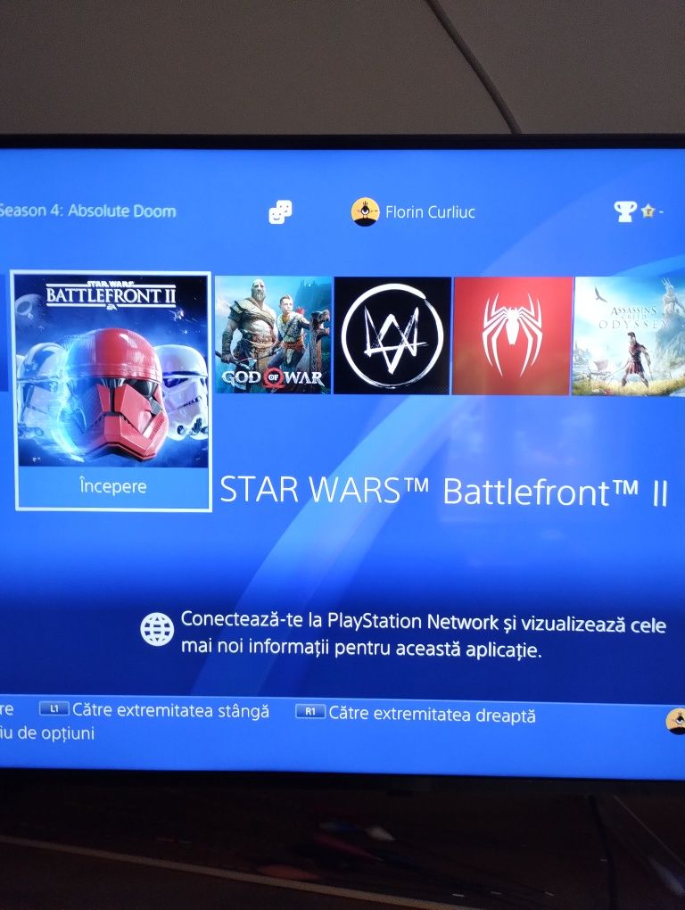 Vând PS4 pro cu 2 controlere